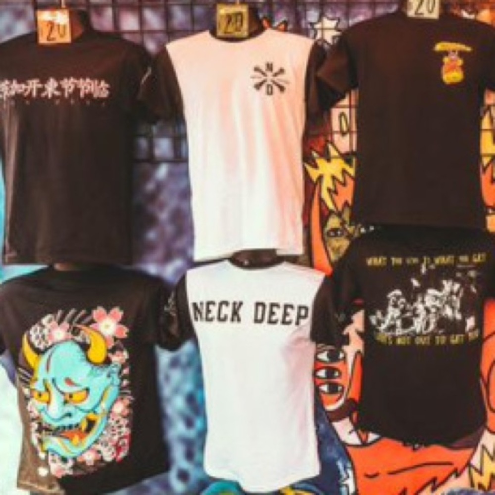 Neck deep tee shirt